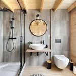 Wood Village * Winiec